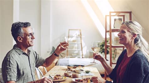 daten met oudere vrouw|Daten op latere leeftijd: zo begin je eraan (en zo doe je het